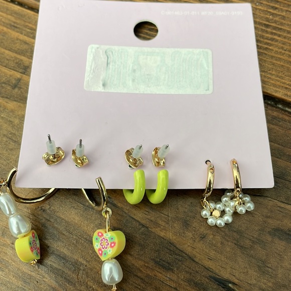 Wild Fable Earring Set - Picture 5 of 5